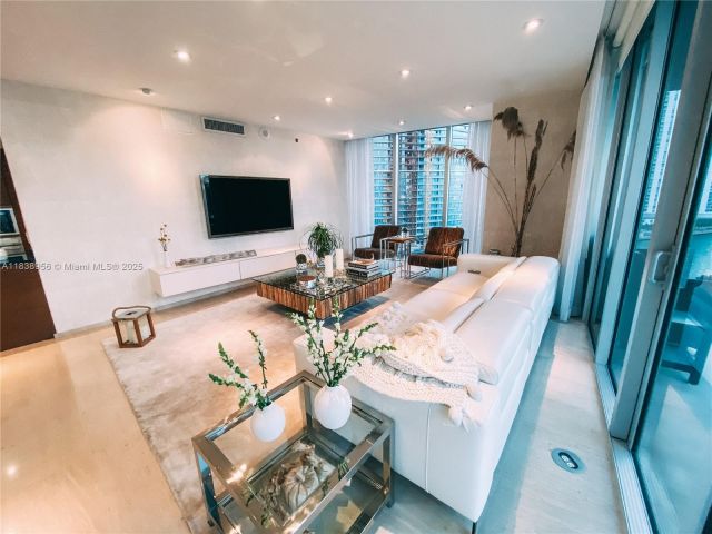 Apartment for sale  Unit #1101 - photo 6276415