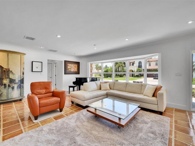 Home for rent at 816 Appleby St - photo 6275577