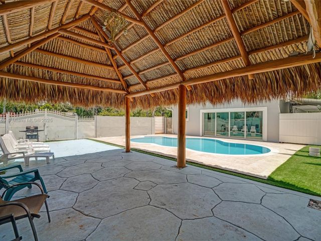 Home for sale at 16000 N Miami Ave - photo 6284677