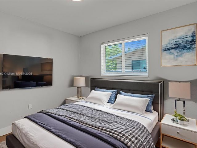 Home for sale at 16000 N Miami Ave - photo 6284681