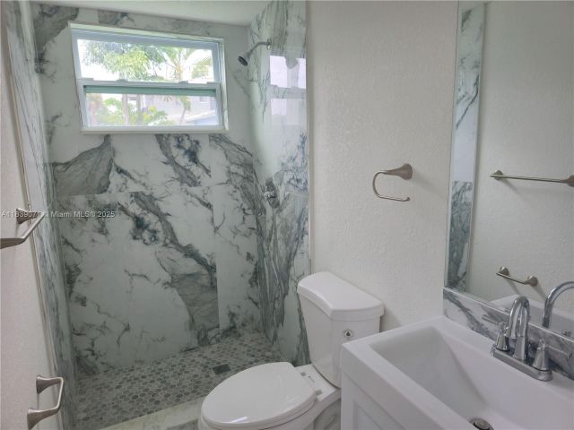 Home for sale at 1141 SW 8th Ter - photo 6279905