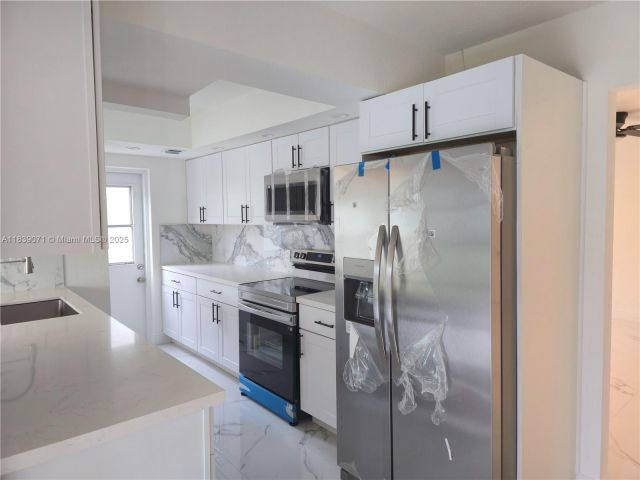 Home for sale at 1141 SW 8th Ter - photo 6279910