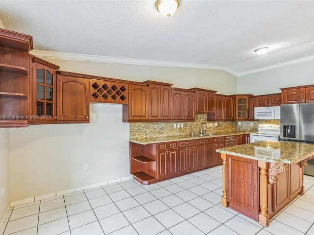 Home for sale at 5370 SW 144th Ave - photo 6277449