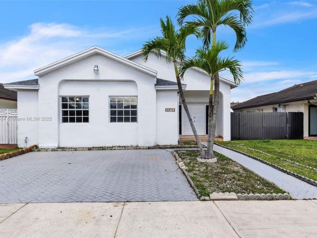 Home for sale at 5370 SW 144th Ave - photo 6277454