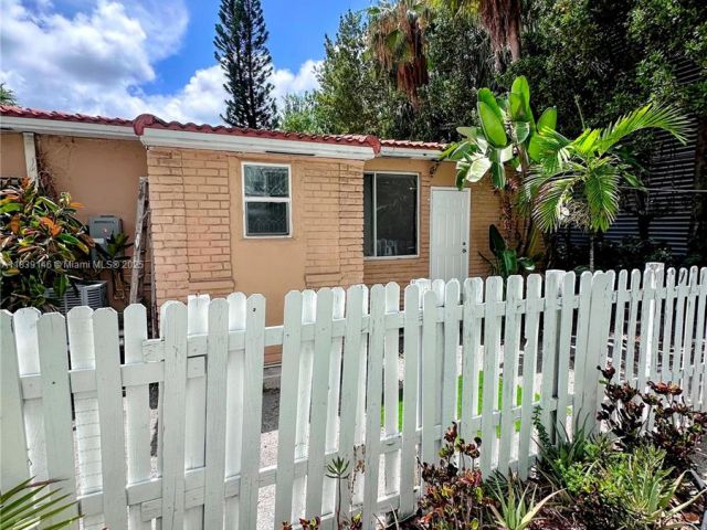 Home for rent at 9065 Harding Ave D2 - photo 6279617