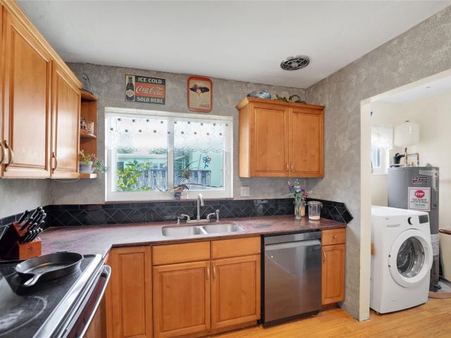 Home for sale at 1851 SW 42nd Ter - photo 6280297