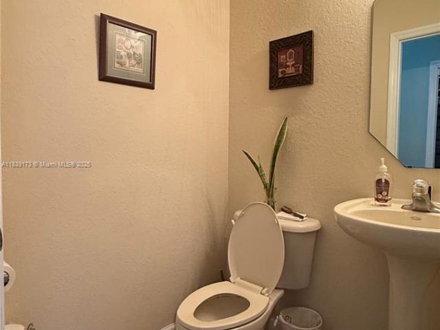 Home for sale at 232 SE 32nd Ter - photo 6278030