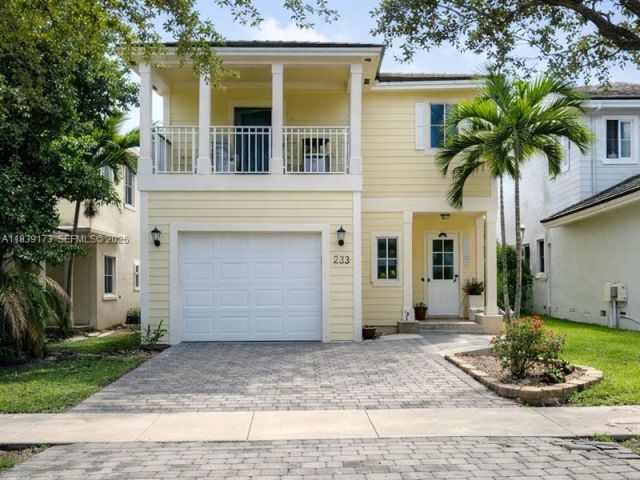3-bedroom home for sale in Homestead - 232 SE 32nd Ter - MondialRealty
