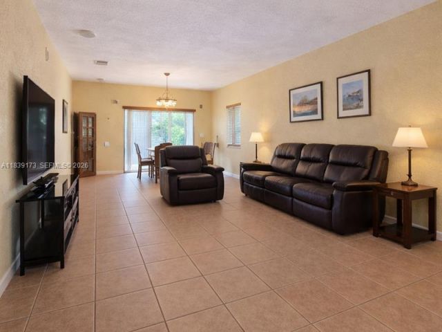 3-bedroom home for sale in Homestead - 232 SE 32nd Ter - MondialRealty