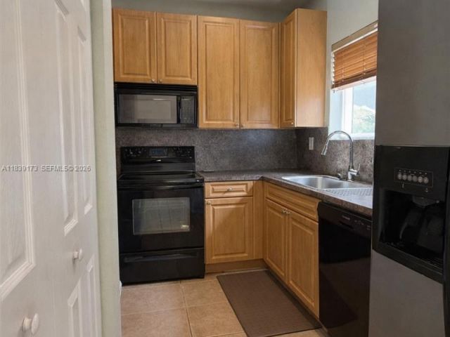 3-bedroom home for sale in Homestead - 232 SE 32nd Ter - MondialRealty