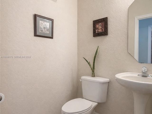 3-bedroom home for sale in Homestead - 232 SE 32nd Ter - MondialRealty