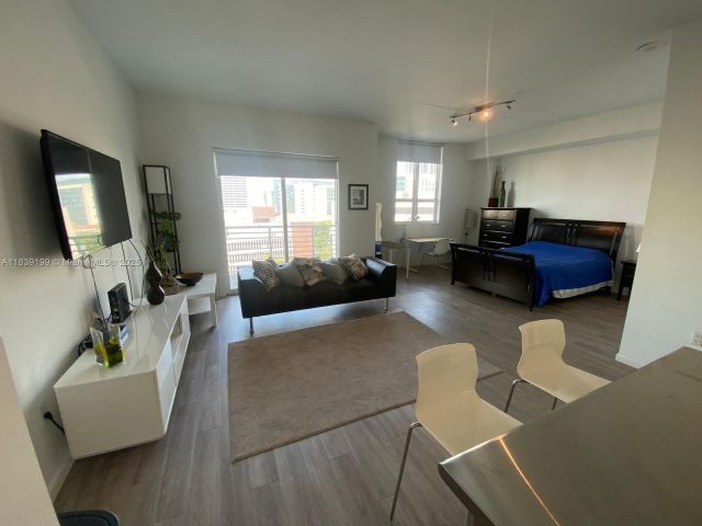 Apartment for rent  Unit #905 - photo 6289413