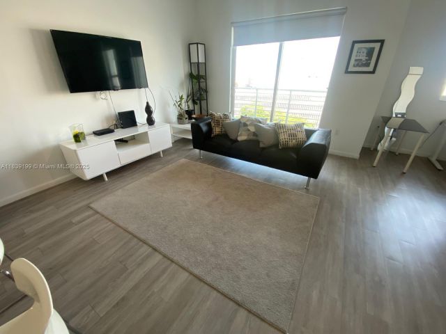 Apartment for rent  Unit #905 - photo 6289416