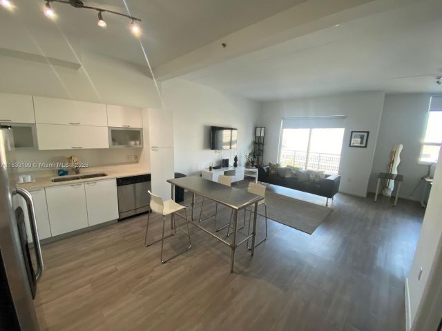 Apartment for rent  Unit #905 - photo 6289424