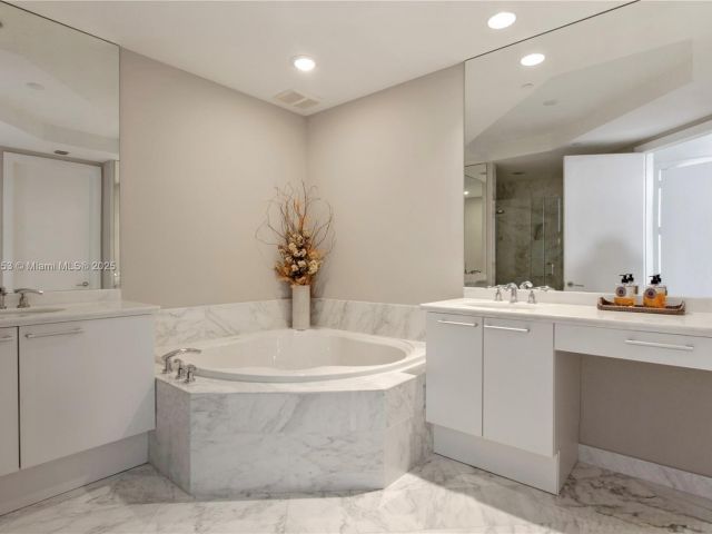 Apartment for sale  Unit #2303 - photo 6282927