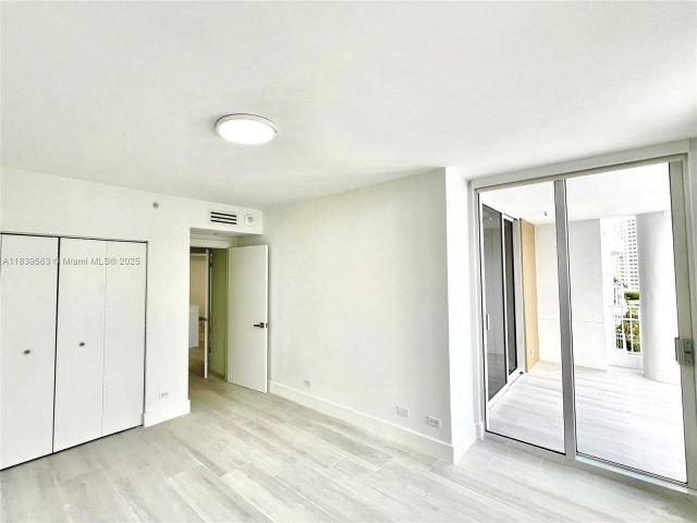 Apartment for rent  Unit #1111 - photo 6284860