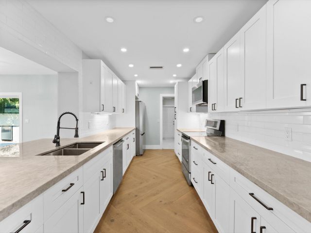 Home for rent at 1721 SW 10th Street - photo 6440486