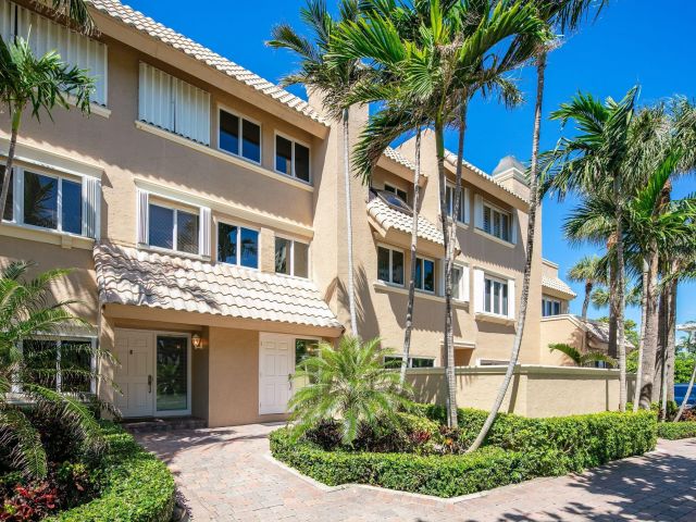 Home for rent at 555 S Ocean Boulevard 4 - photo 6318840