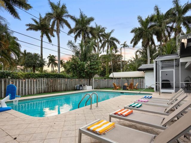 Home for sale at 1240 Jefferson St - photo 6284477