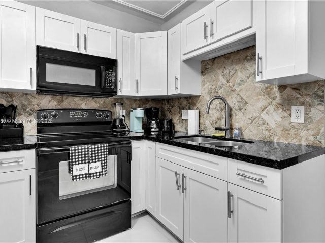 Home for sale at 1761 SW 14th St - photo 6284922