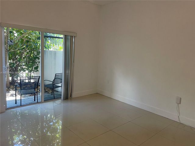 Home for rent at 1813 Madison St 6 - photo 6286806