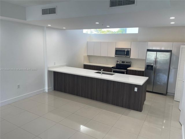 Home for rent at 1813 Madison St 6 - photo 6286808