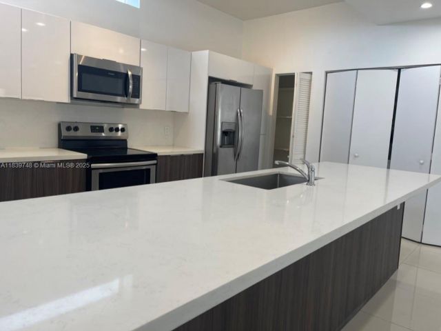 Home for rent at 1813 Madison St 6 - photo 6286811