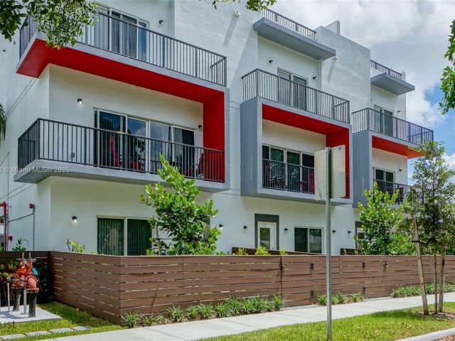 Home for rent at 1813 Madison St 6 - photo 6286813