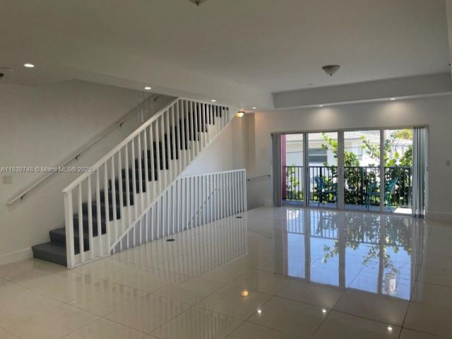 Home for rent at 1813 Madison St 6 - photo 6286814