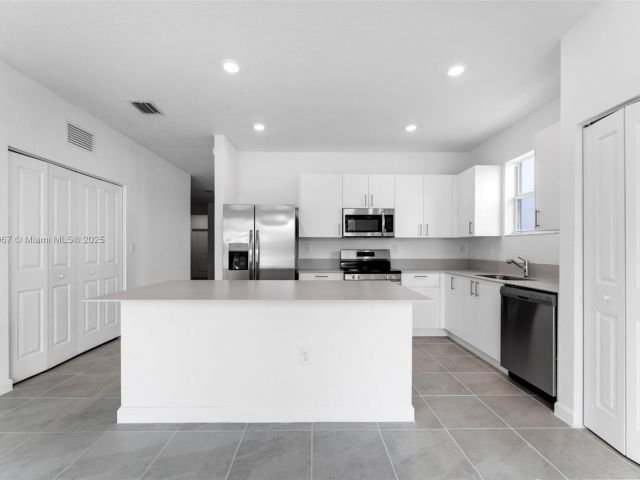 Home for rent at 2960 SE 23 - photo 6286701