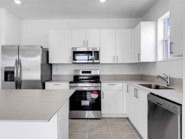 Home for rent at 2960 SE 23 - photo 6286702