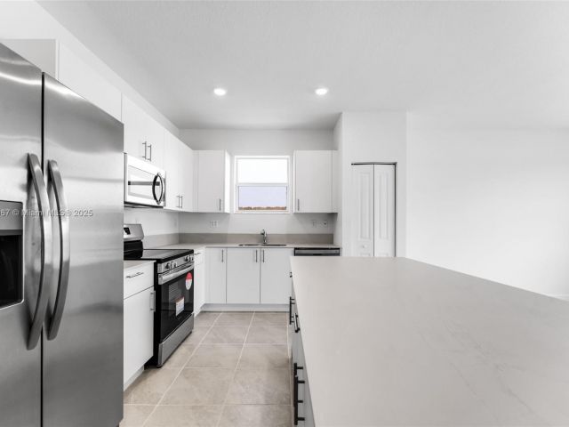 Home for rent at 2960 SE 23 - photo 6286705