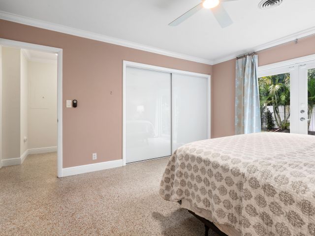 Home for rent at 101 NE 11th Street - photo 6316031