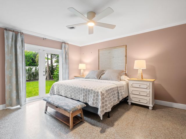 Home for rent at 101 NE 11th Street - photo 6316035