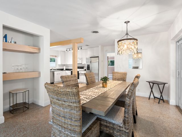 Home for rent at 101 NE 11th Street - photo 6316041