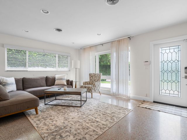 Home for rent at 101 NE 11th Street - photo 6316044