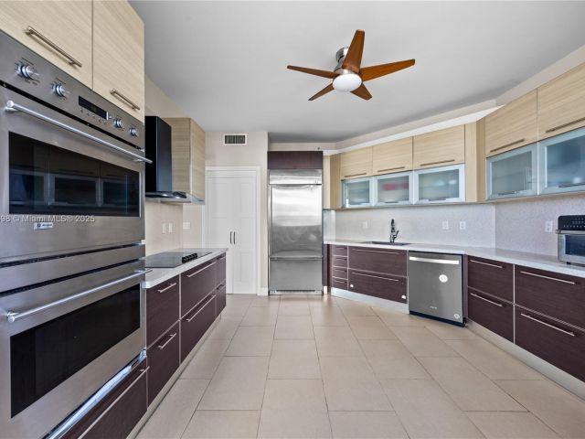 Apartment for sale  Unit #501 - photo 6288280