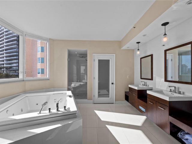 Apartment for sale  Unit #501 - photo 6288281