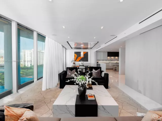 3-bedroom condo for sale in Sunny Isles Beach - 17475 Collins Ave 1001 - MondialRealty