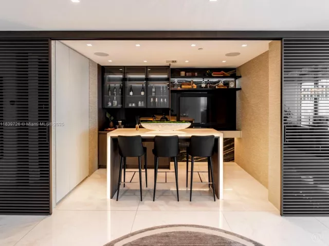 3-bedroom condo for sale in Sunny Isles Beach - 17475 Collins Ave 1001 - MondialRealty