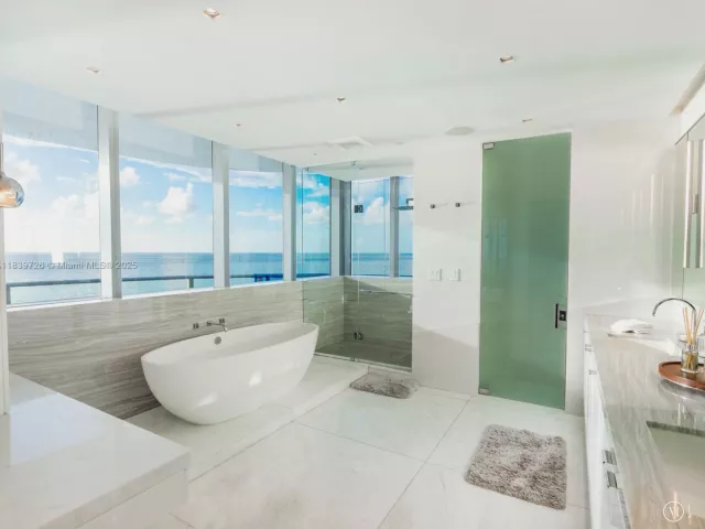 3-bedroom condo for sale in Sunny Isles Beach - 17475 Collins Ave 1001 - MondialRealty