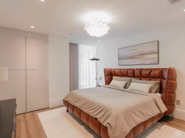 3-bedroom condo for sale in Sunny Isles Beach - 17475 Collins Ave 1001 - MondialRealty