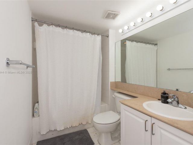 Apartment for sale  Unit #3403 - photo 6288549