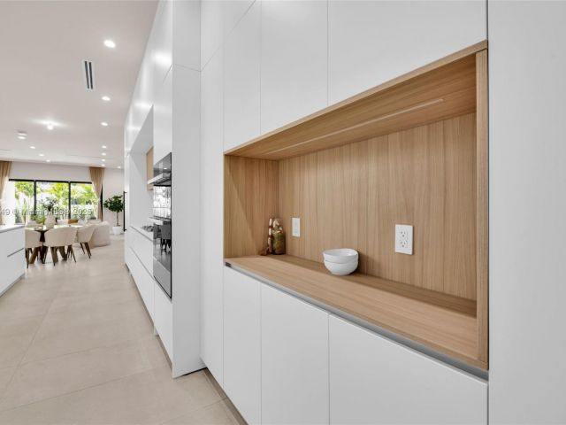 Home for sale at 915 NE 17th Ter - photo 6287250