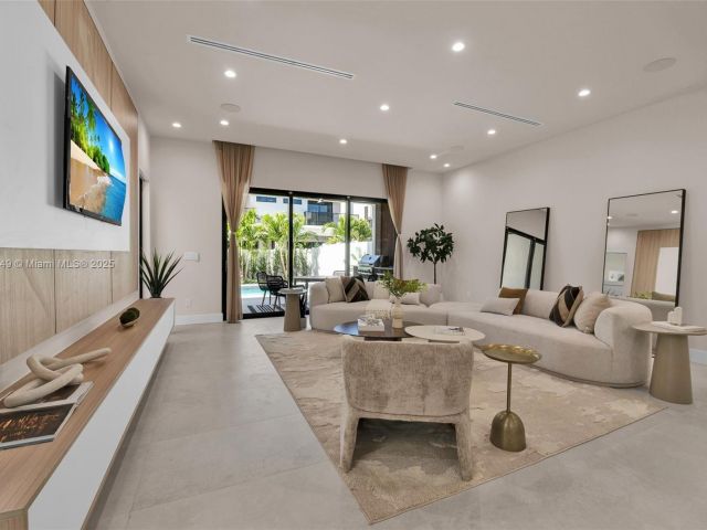 Home for sale at 915 NE 17th Ter - photo 6287259