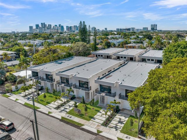 Home for sale at 915 NE 17th Ter - photo 6287263