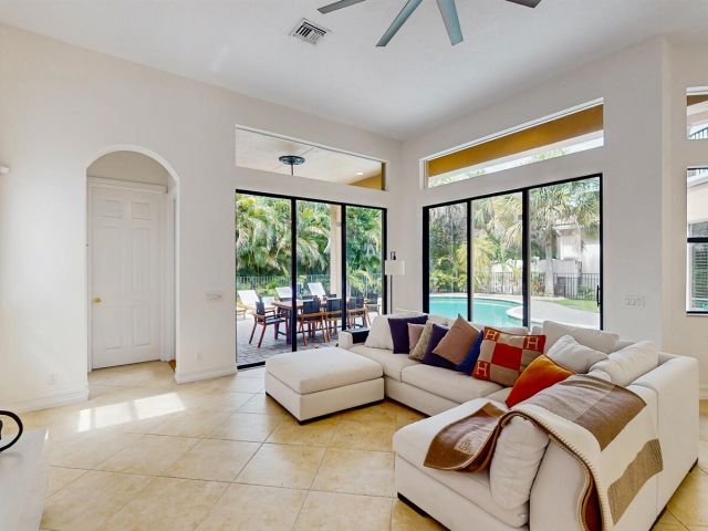 Home for sale at 544 Edgebrook Lane - photo 6627334