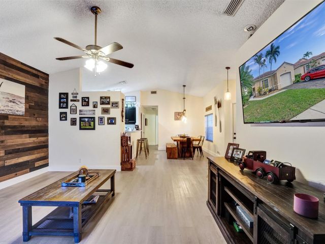 Home for sale at 895 SW 180th Ter - photo 6287606