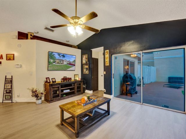 Home for sale at 895 SW 180th Ter - photo 6287608