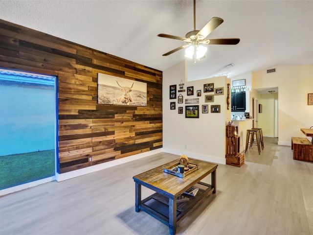 Home for sale at 895 SW 180th Ter - photo 6287609